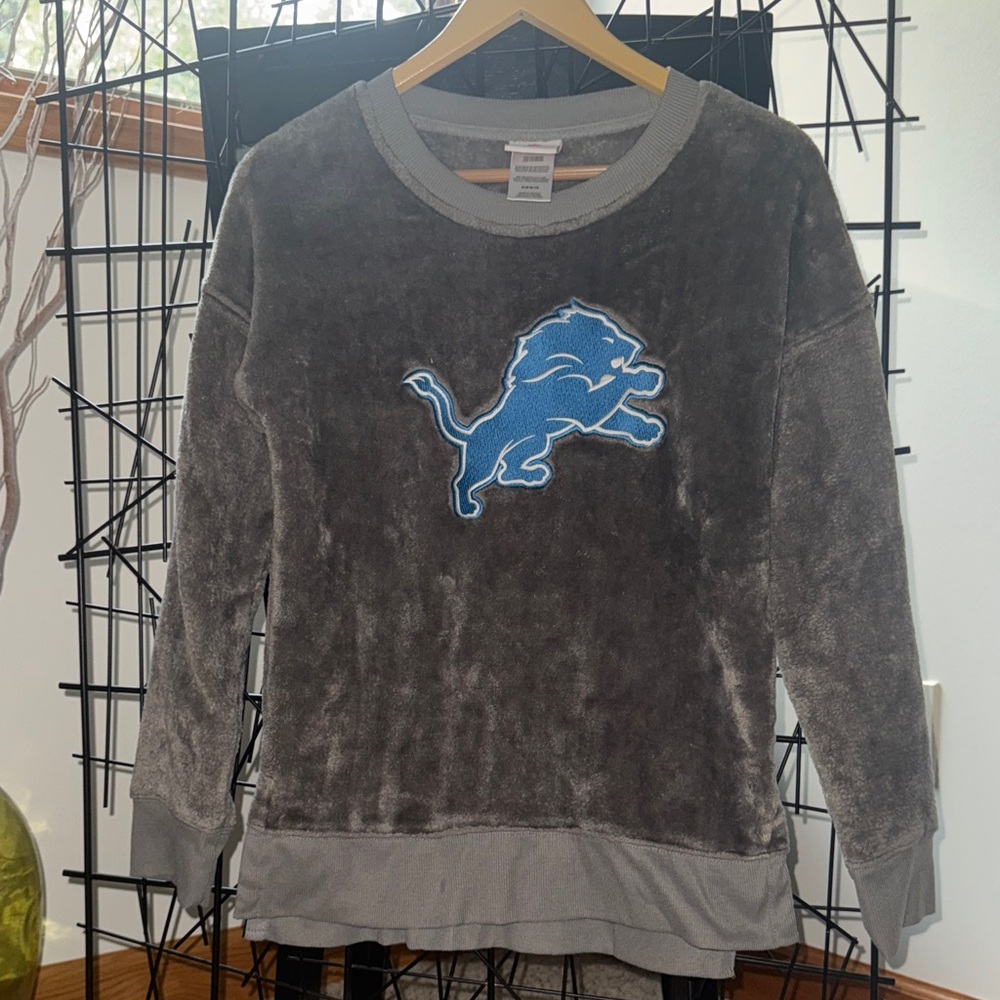 Detroit Lions Plush Embroidered Sweatshirt, XXS or Junior Sizing (M/7-9)